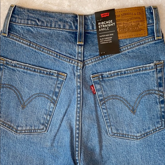 NEW Premium Levis Ribcage Straight Ankle - Picture 4 of 5